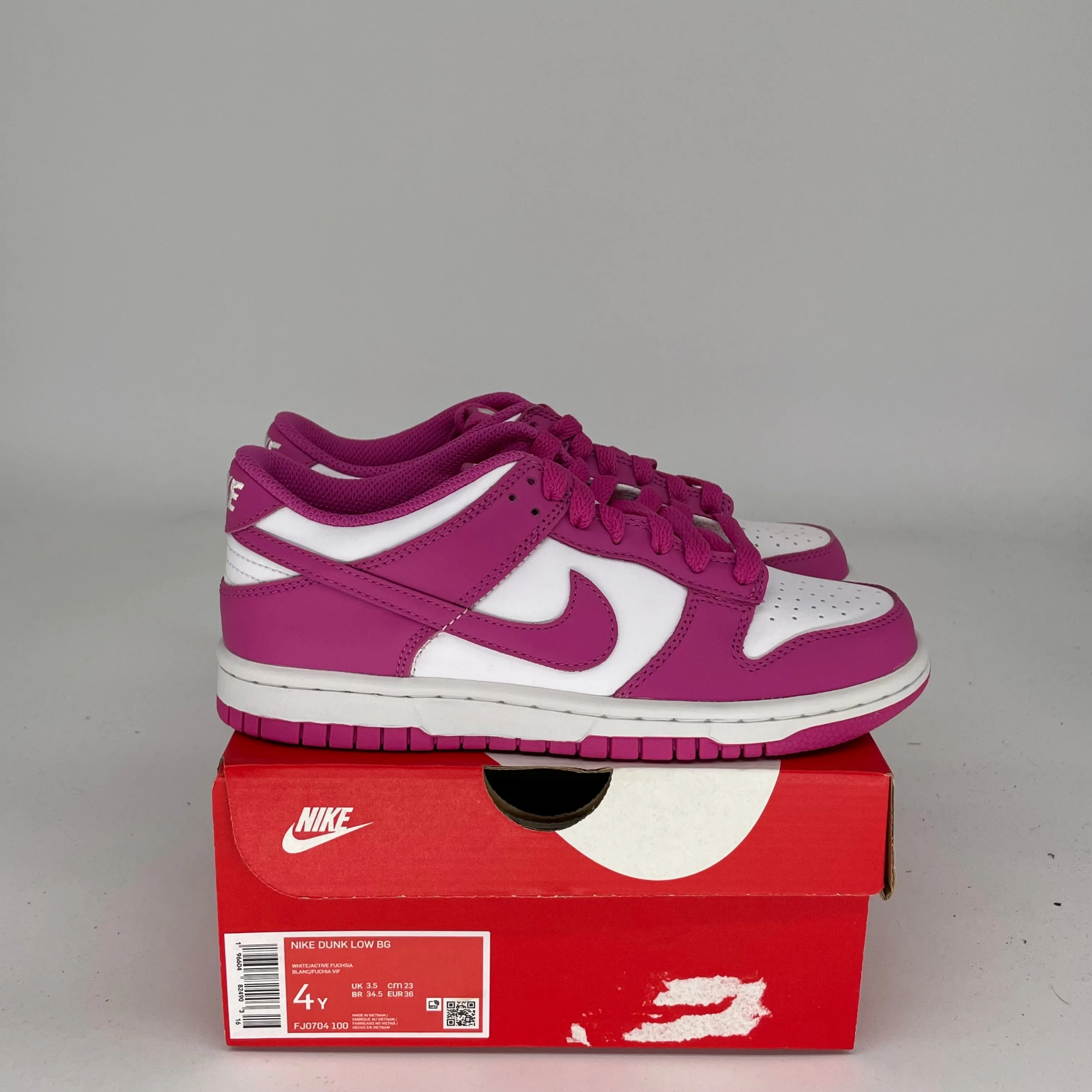 NIKE DUNK LOW ACTIVE FUCHSIA SIZE 4Y FJ0704-100