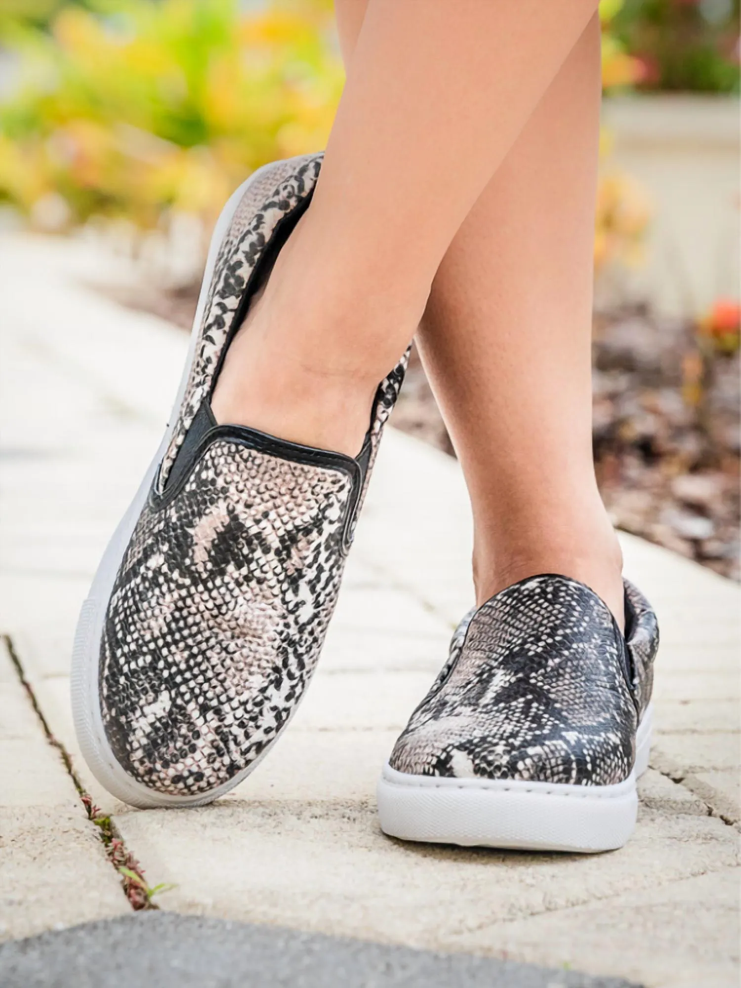 Traveler 4 Sneakers In Taupe/snake