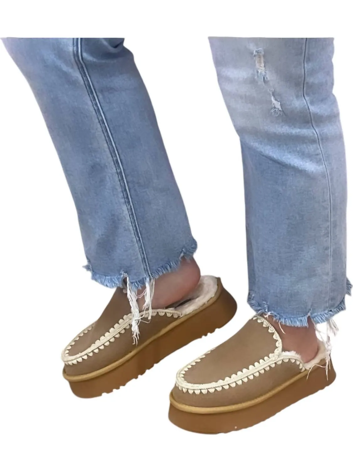 Women's Amber Fur Line Crochet Slipper Shoe In Tan