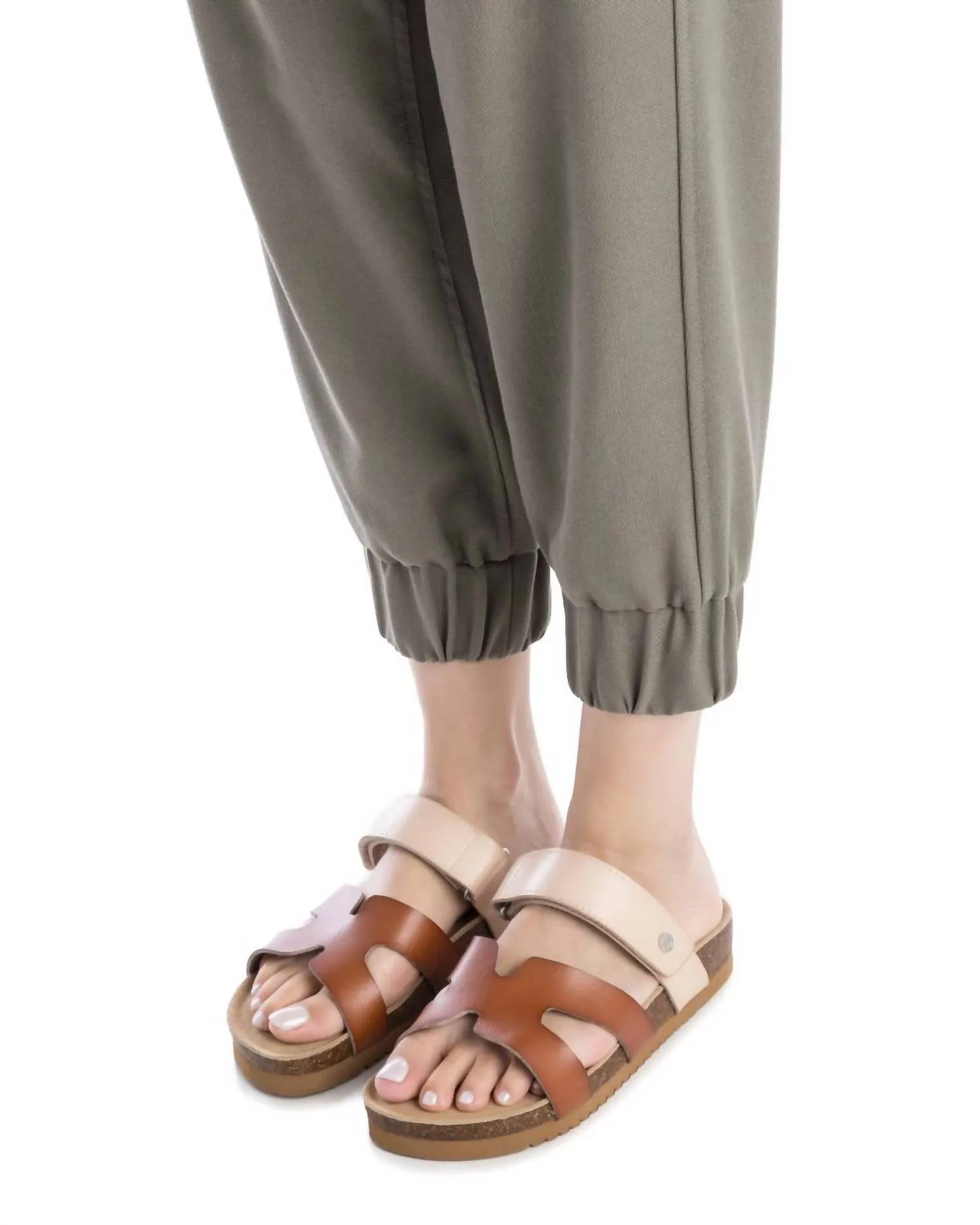 Women's Slippers In Camel