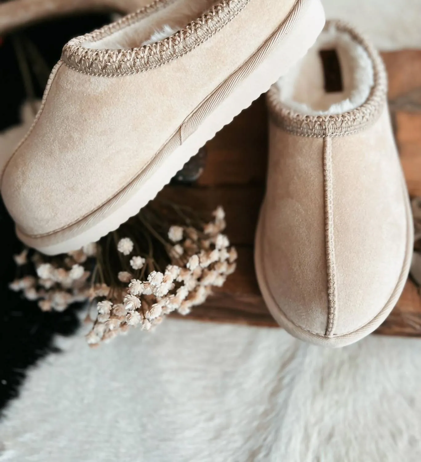 Women's Sparks Fuzzy Slippers In Cream