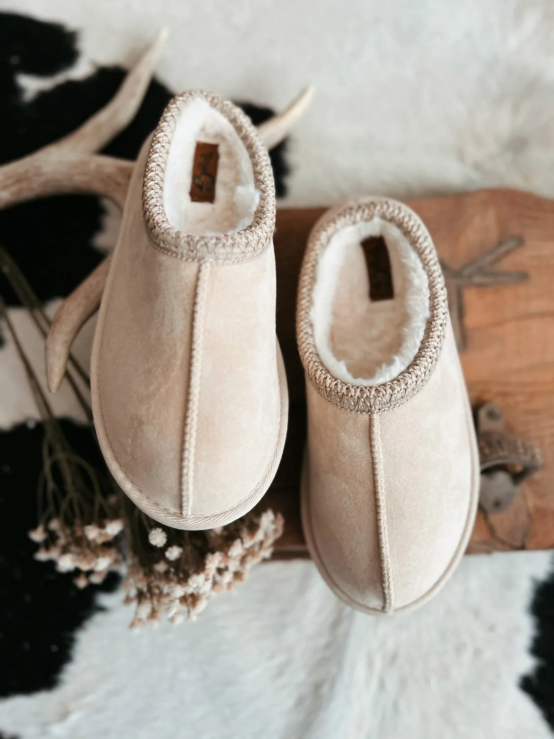 Women's Sparks Fuzzy Slippers In Cream