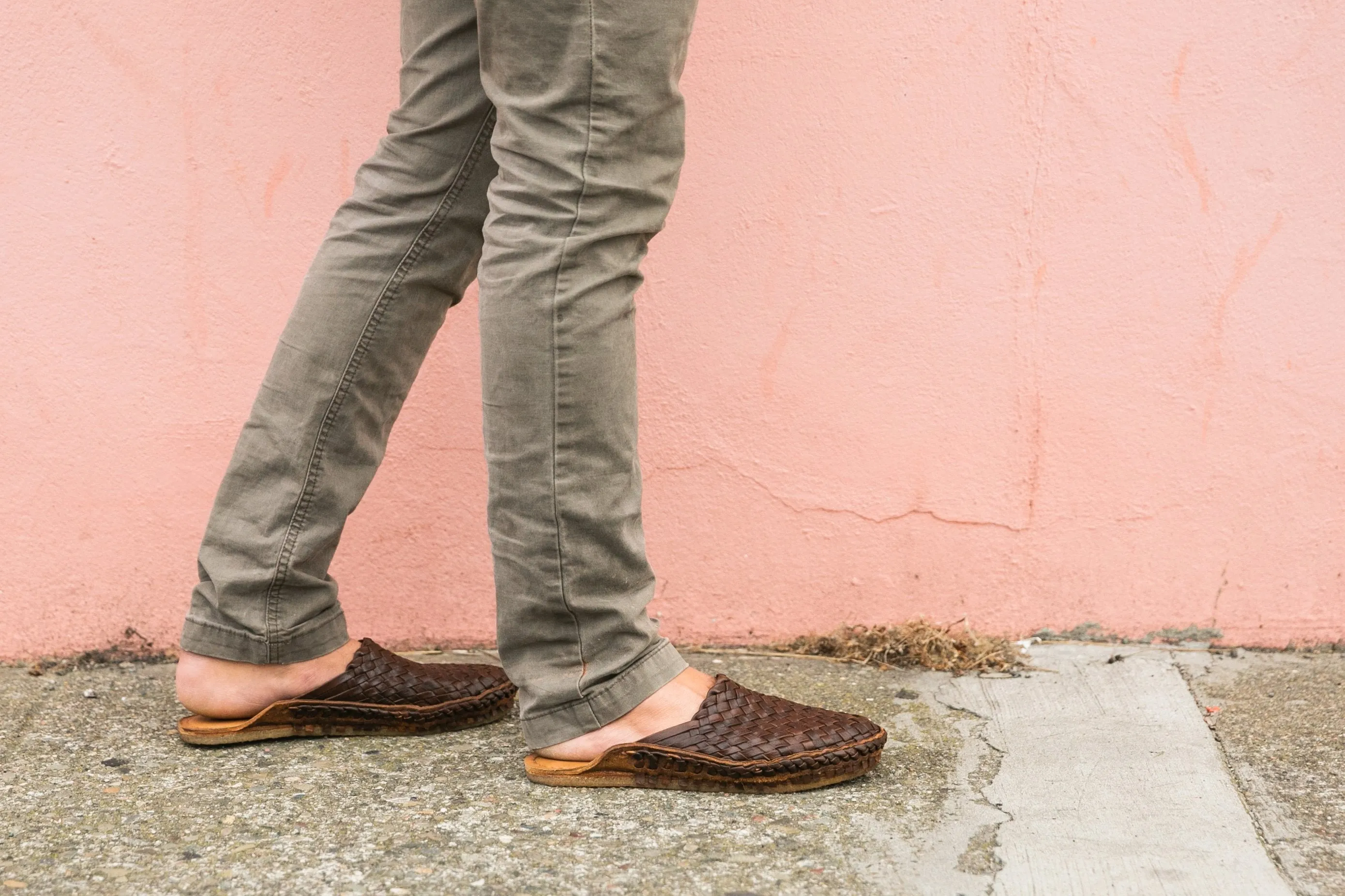 Woven City Slipper in Walnut
